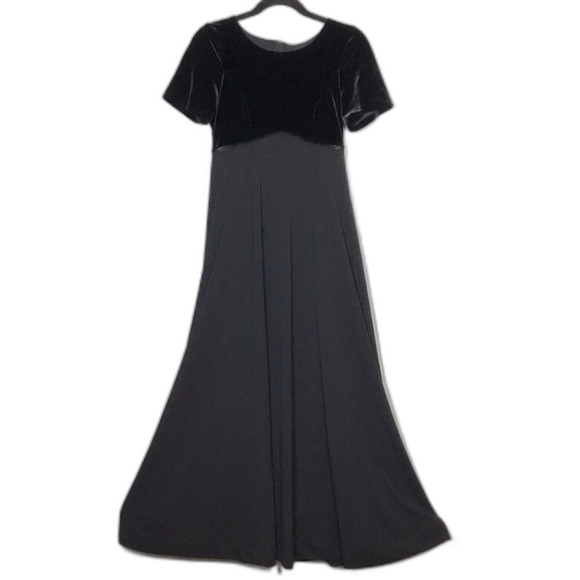 Dresses & Skirts - Vintage black velvet dress floaty skirt short sleeve formal dancing ball dress S